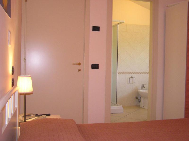 Albergo Le 2 Rose San Severino Marche Δωμάτιο φωτογραφία